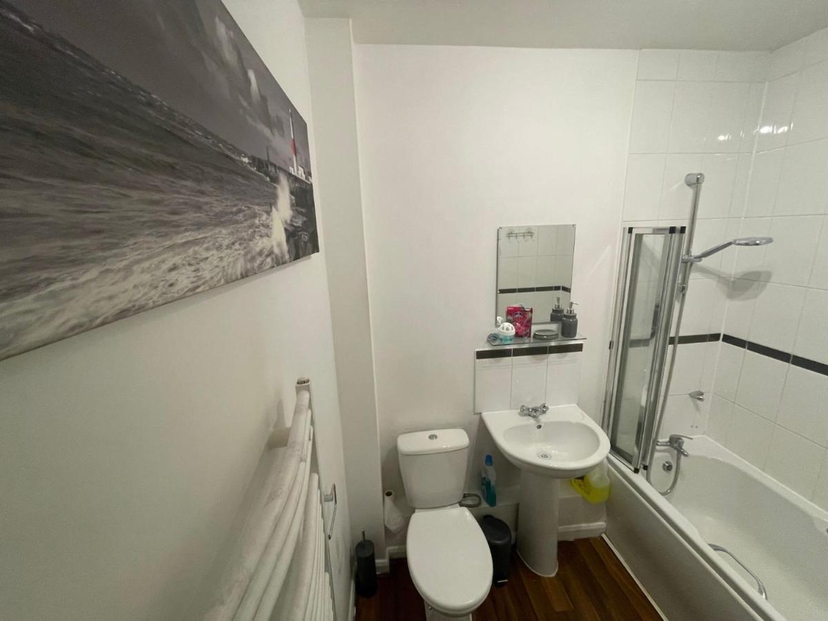Seven Suites - Beautiful 2-Bed Apartment With Parking In Watford Central Bagian luar foto